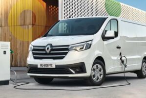 Renault presenterà a Solutrans 2025 il nuovo Trafic E-Tech elettrico