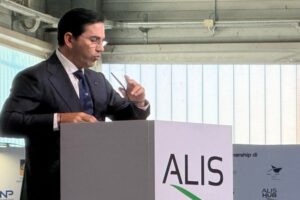 Grimaldi lancia l’allarme sui marittimi fermi a Hormuz