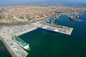 Sei arresti a Catania per furti nei semirimorchi del porto