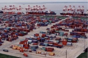 Shanghai ha movimentato oltre 200mila teu in un giorno