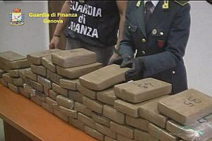 A Genova Prà cocaina nella paratia del container