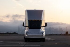 Primo incidente mortale per il camion elettrico Tesla Semi