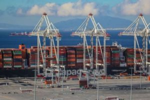 Nei porti del Mediterraneo efficienza a due velocità