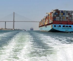 Maersk sperimenta con cautela il ritorno a Suez