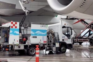 Primi razionamenti di carburante in aeroporti italiani