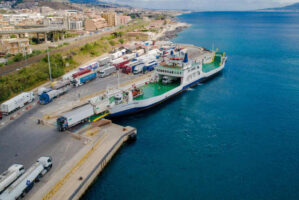 Camion fermi allo Stretto di Messina sono un disagio cronico