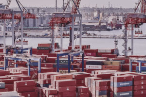 Raid russi su Odessa isolano il porto