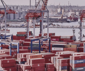 Raid russi su Odessa isolano il porto