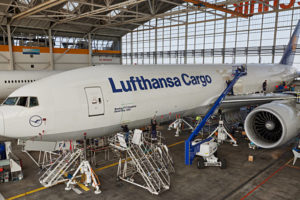 Lufthansa prova la pellicola da fusoliera che riduce i consumi