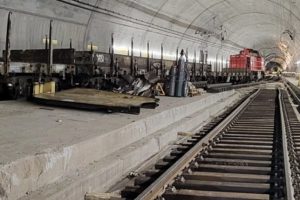Ripulita la galleria ferroviaria del Gottardo