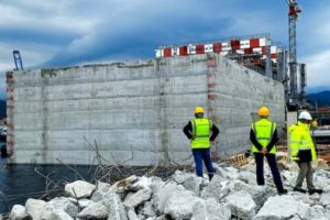 Il primo cassone della diga di Genova non è affondato