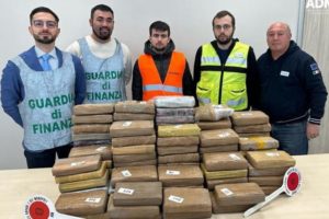 Finanza e Dogane scoprono 116 kg di cocaina a Vado Ligure