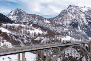 Dal 2029 pedaggio in Svizzera anche per i camion elettrici