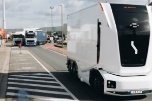 Einride sperimenta l’IA per la guida autonoma dei camion
