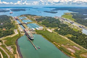 Panama rinvia la riduzione del pescaggio ma riduce transiti