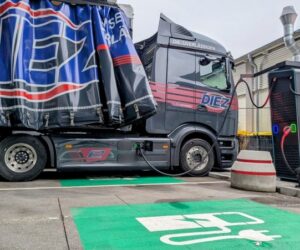 Daimler Truck avvia la rete di ricarica semi pubblica