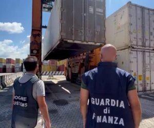 Finanza scopre 248 chili di coca a Gioia Tauro