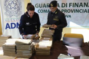 Scoperta cocaina per un miliardo e mezzo di euro a Genova