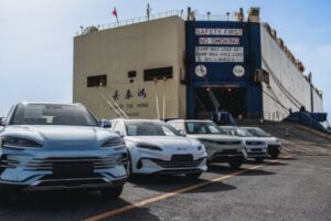 Byd verso diciotto navi navi car carrier proprie