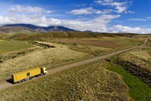 Il blocco di Hormuz rilancia l’autotrasporto per il Medio Oriente