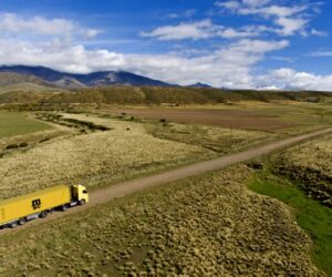 Il blocco di Hormuz rilancia l’autotrasporto per il Medio Oriente