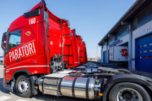 Paratori aumenta la flotta con trattori stradali a gas