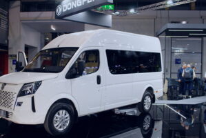 Donfeng parte dal Transpotec per portare i furgoni in Italia