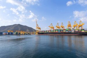 Il porto di Khor Fakkan assorbe la crisi di Hormuz