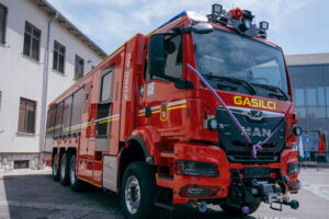 Veicolo antincendio bimodale per i tunnel Divača-Koper