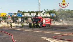 Casello A14 di Riccione chiuso per autocisterna in fiamme