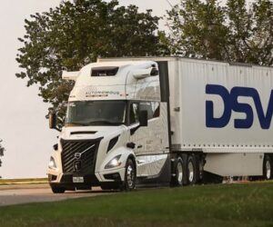 Volvo punta su ricavi da 3 miliardi con camion autonomi Usa