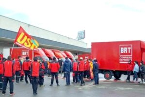 Corriere in appalto Brt muore sul lavoro a Piacenza