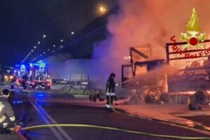 Incendio al porto di Trieste, ferito un autotrasportatore