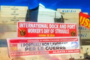 Portuali della Usb bloccano una nave al porto di Livorno